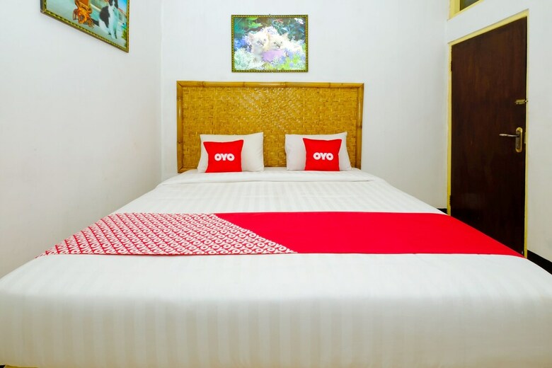 Oyo 1835 Surya Mandalika Hotel