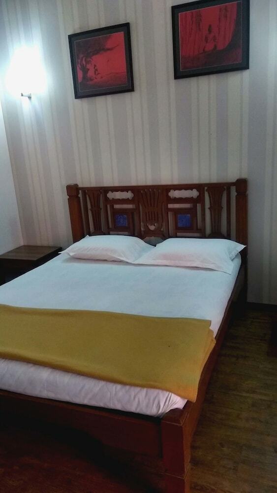 Carlton Hotel