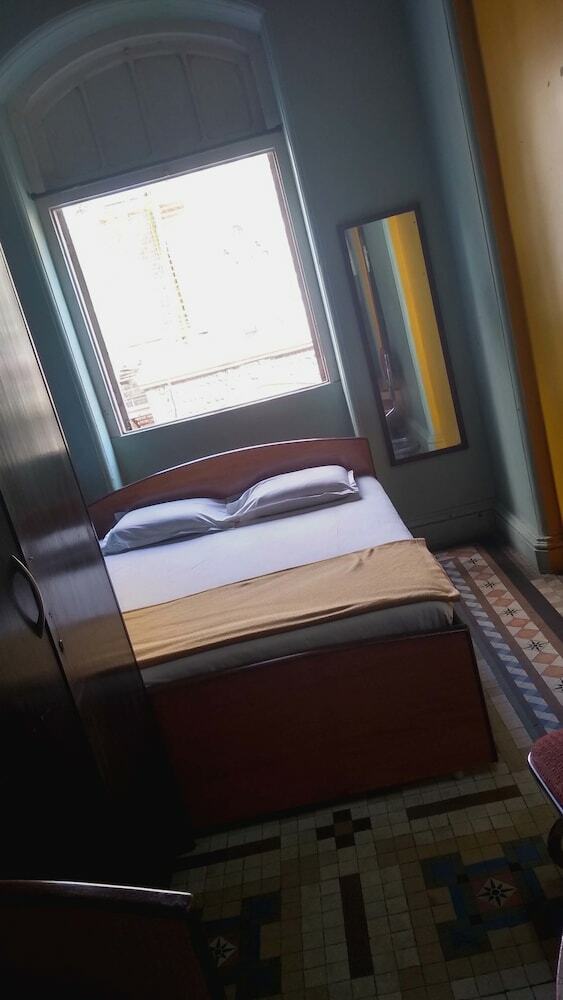 Carlton Hotel