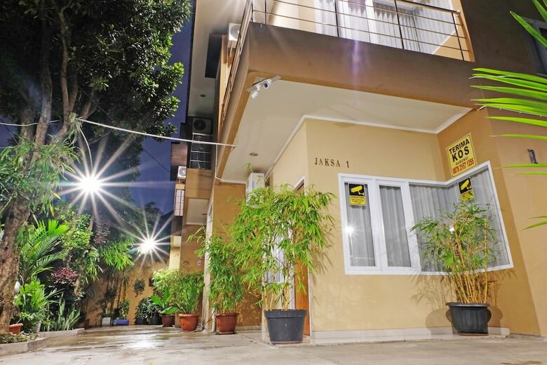 Hotel Zen Rooms Near Alun-alun