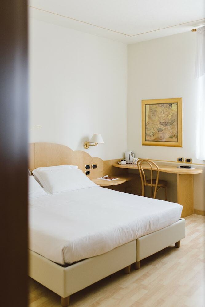 Hotel America