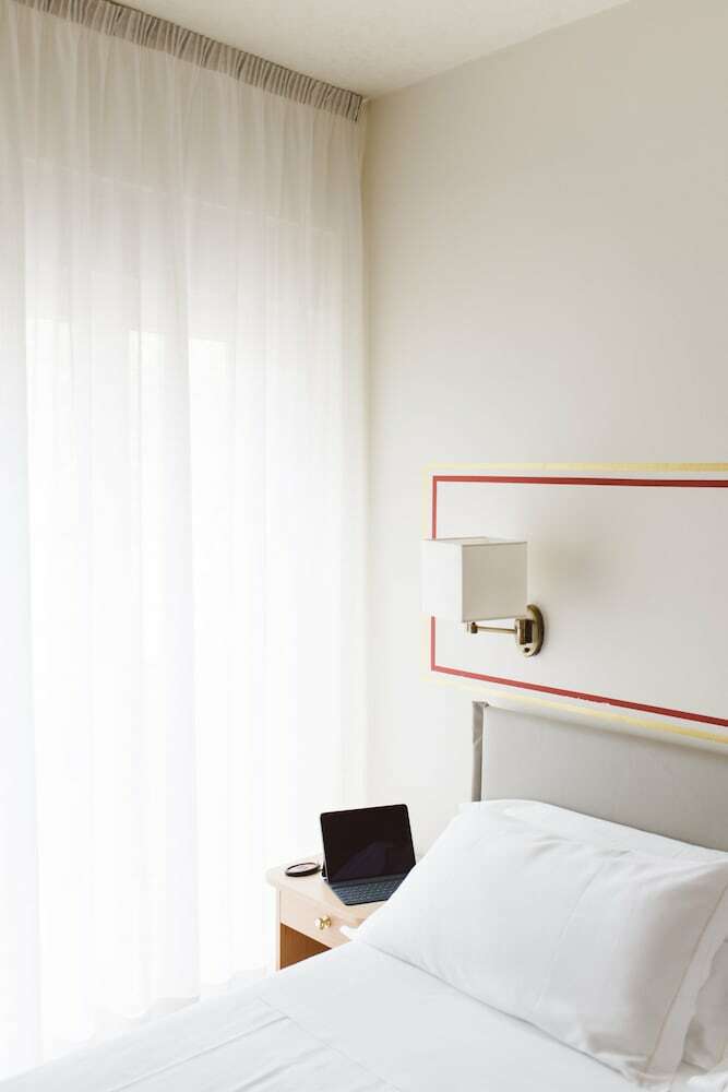 Hotel America