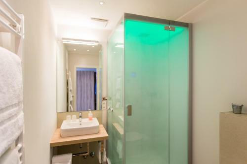 Hostal Hotel Roeb