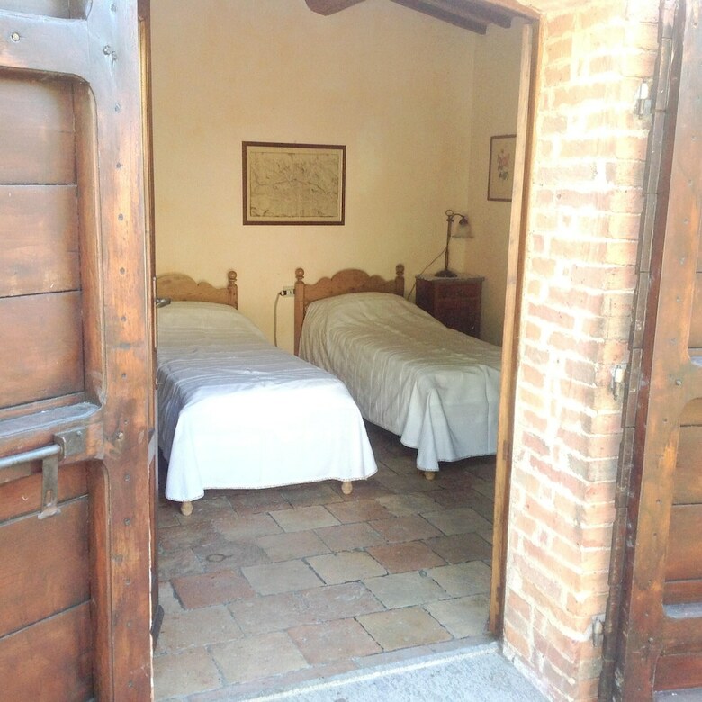House With 2 Bedrooms In Mensano, With Pool Access And Wifi