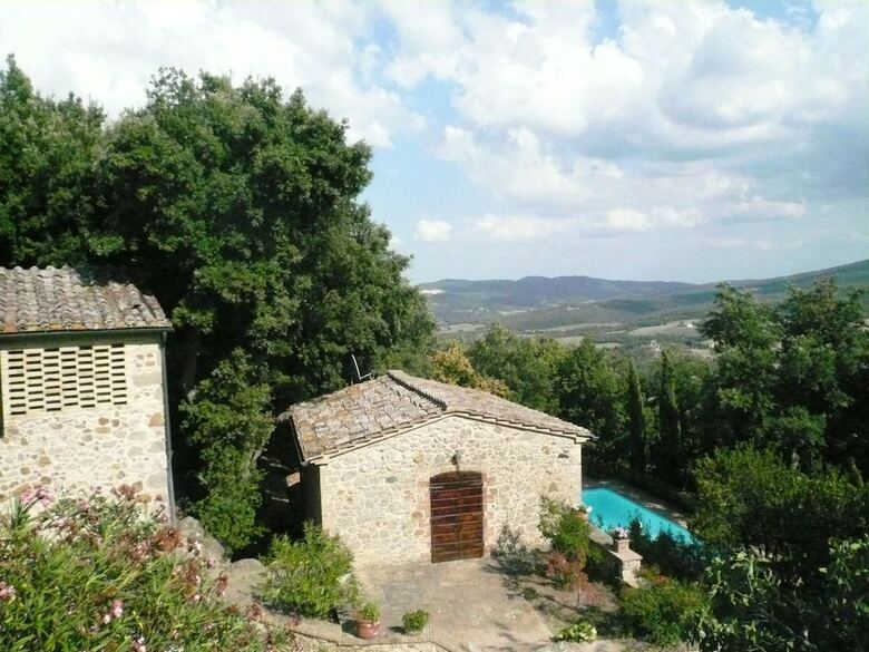 House With 2 Bedrooms In Mensano, With Pool Access And Wifi