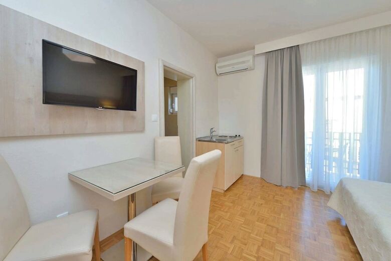 Apartamentos Studio In Sukosan, With Balcony And Wifi - 30 M From The Beach