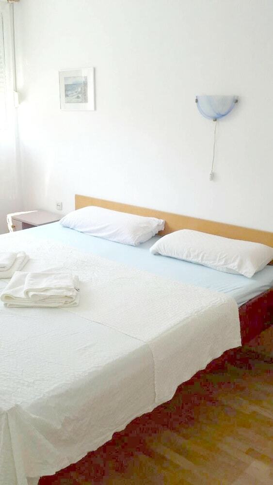 Apartment With 2 Bedrooms In Omi? - 100 M From The Beach