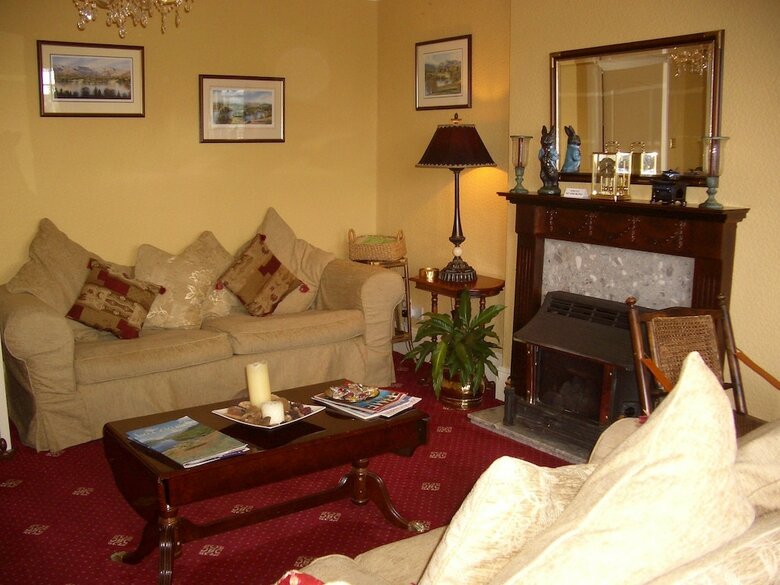 Bed & Breakfast Oakbank House