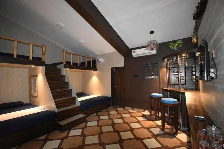 Hotel Lyrics House