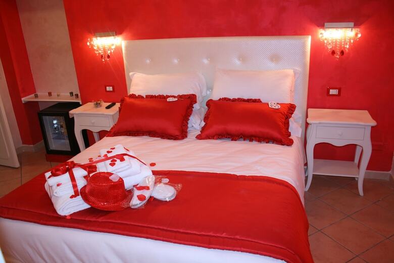 Hotel Crystal Rhome Guest House
