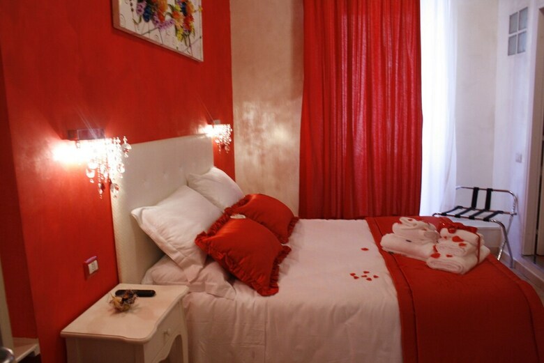 Hotel Crystal Rhome Guest House