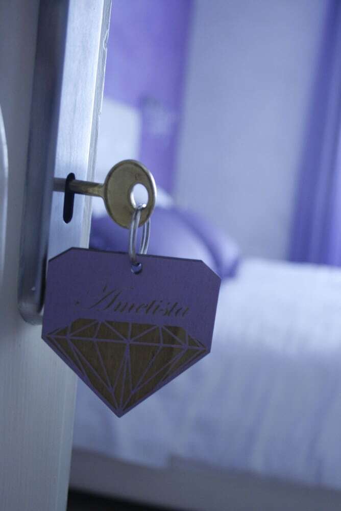 Hotel Crystal Rhome Guest House