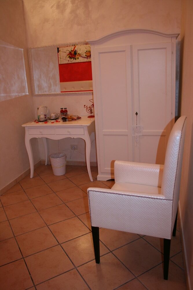 Hotel Crystal Rhome Guest House
