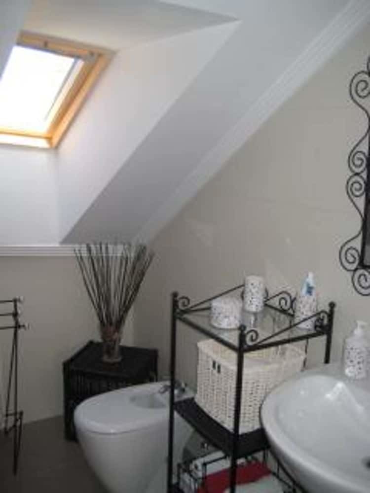 Apartment With One Bedroom In Cand�s