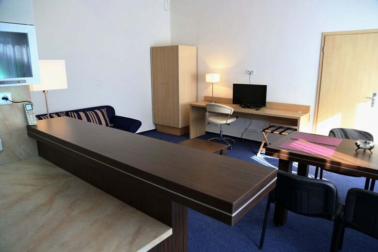 Aparthotel Apartments Krom??�?