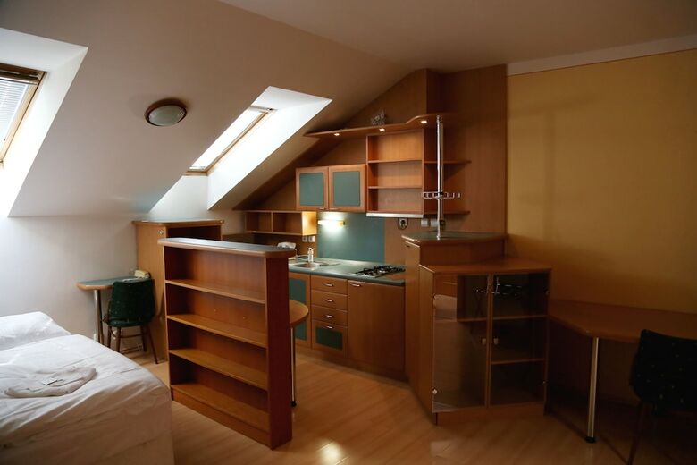 Aparthotel Apartments Krom??�?