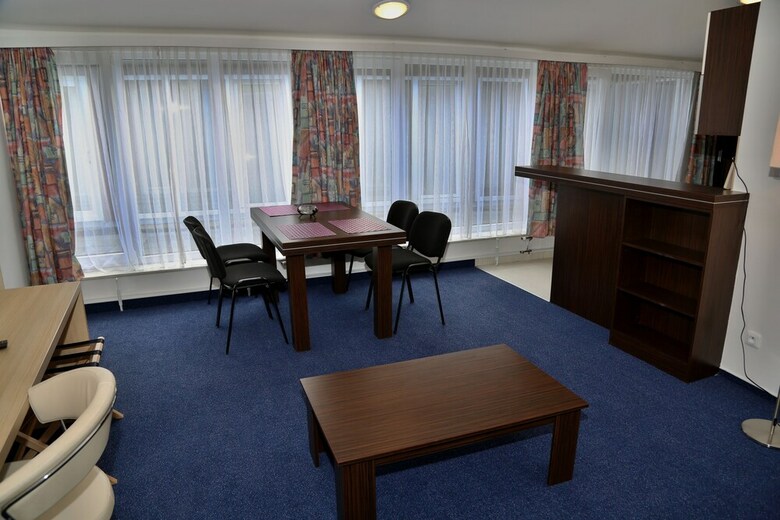 Aparthotel Apartments Krom??�?