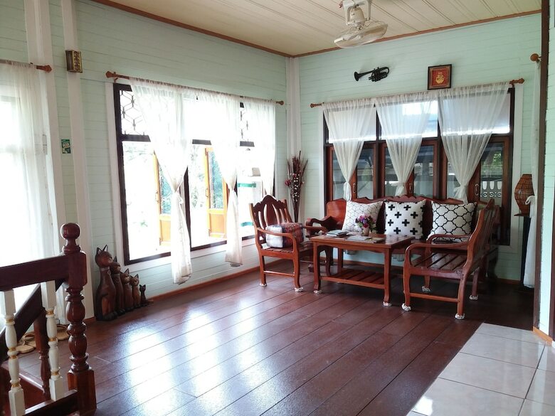 Hotel Green Riverside Homestay