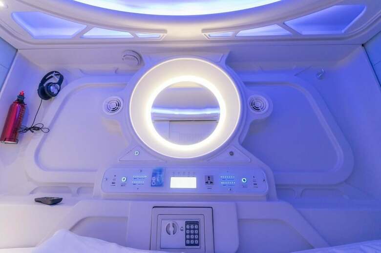 Seaview Capsule Hotel - Hostel