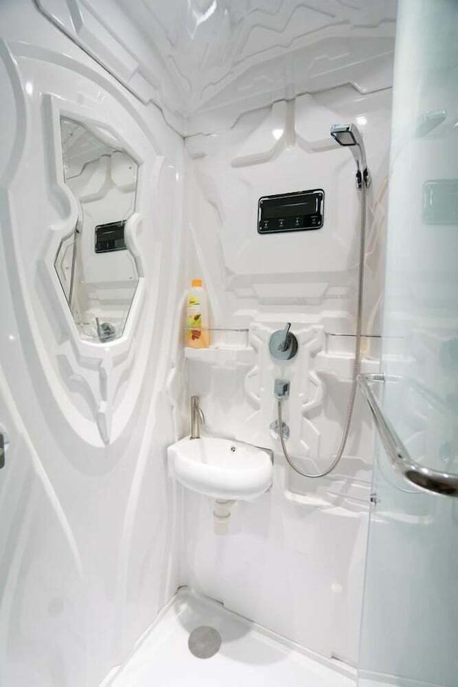 Seaview Capsule Hotel - Hostel