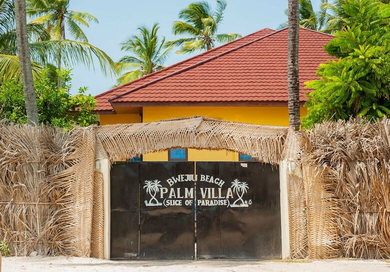 Hotel Bwejuu Beach Palm Villa