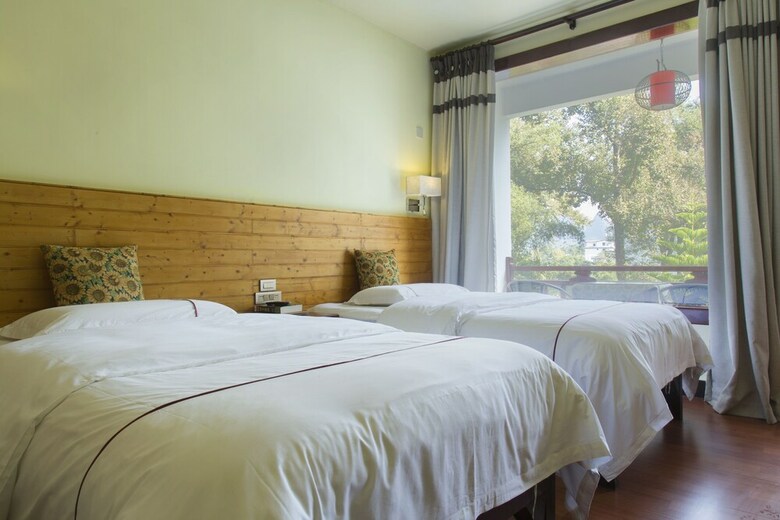 Hotel Snow Lion Riverside Resort