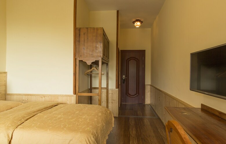 Hotel Snow Lion Riverside Resort