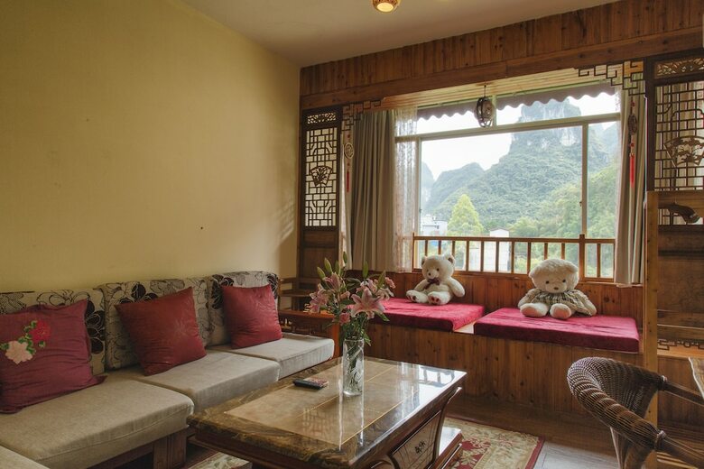 Hotel Snow Lion Riverside Resort