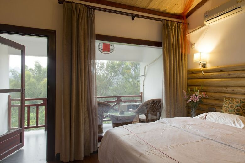 Hotel Snow Lion Riverside Resort