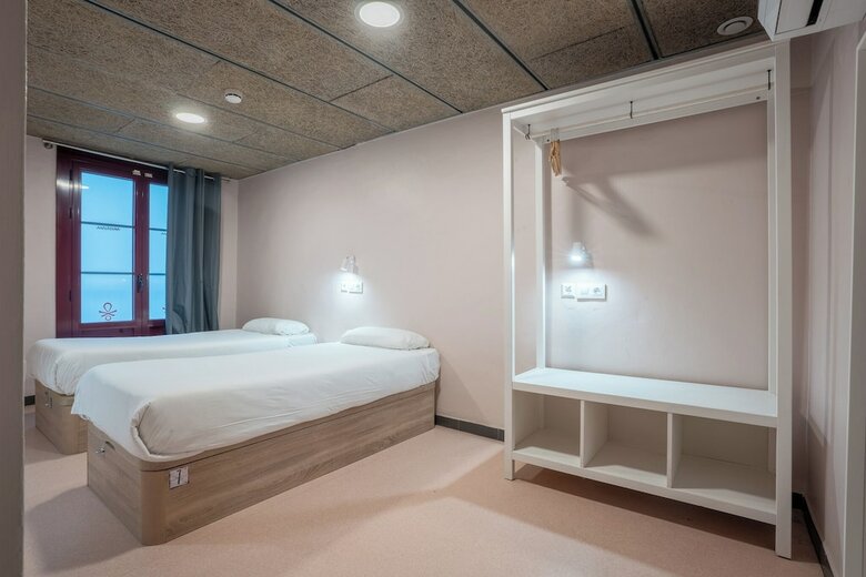 Hostal Ideal Youth Hostel