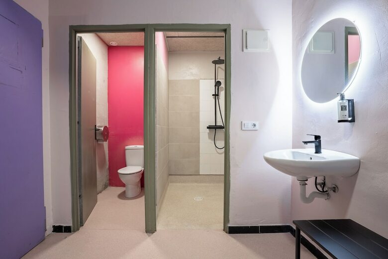 Hostal Ideal Youth Hostel