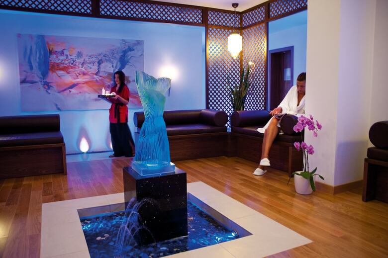 Rhodes Bay Hotel & Spa