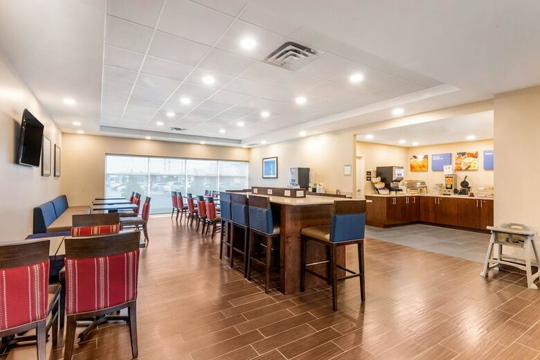 Hotel Comfort Inn & Suites