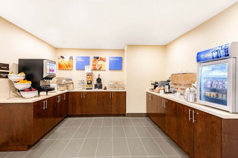 Hotel Comfort Inn & Suites