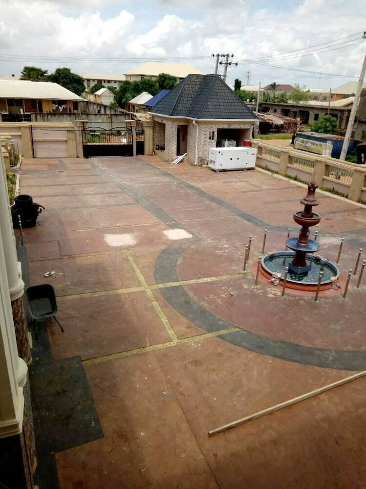 Beck Flo Hotel & Suites Ent