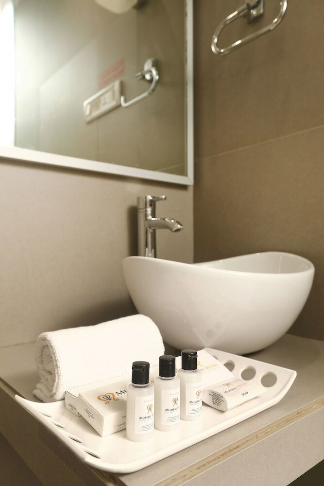 Mumbai Metro - The Executive Hotel