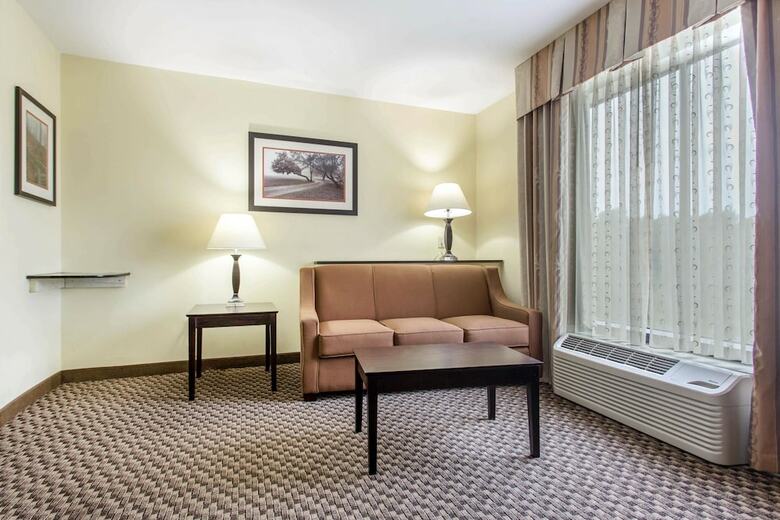 Hotel Comfort Suites