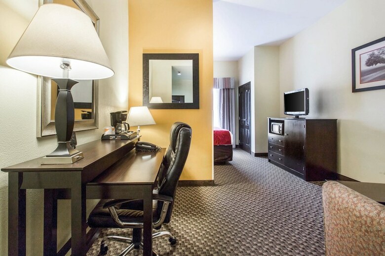 Hotel Comfort Suites