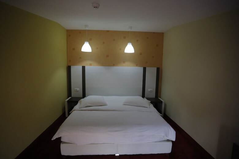Hotel 1 Maji