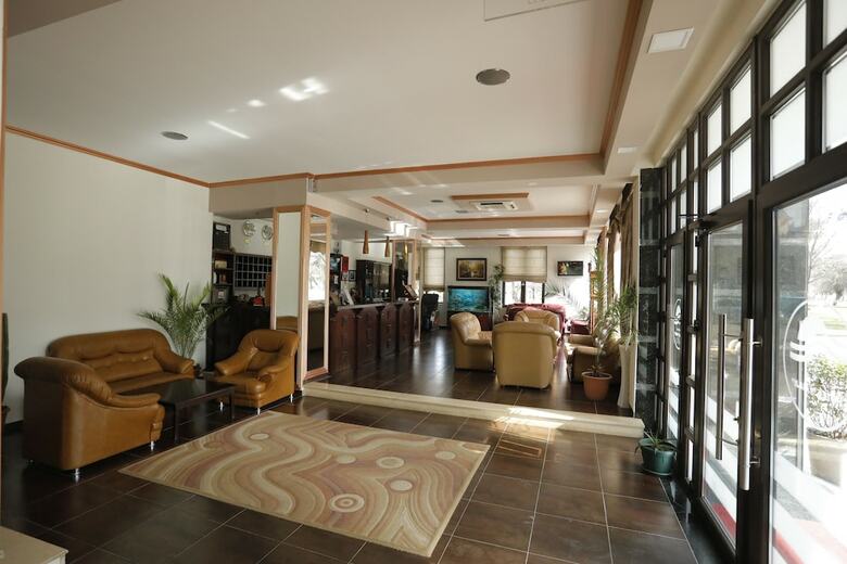 Hotel 1 Maji