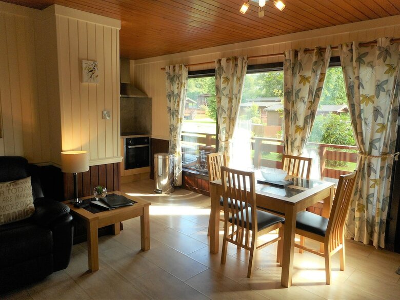 Birch Lodge 13 With Hot Tub