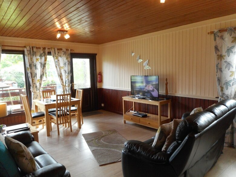 Birch Lodge 13 With Hot Tub