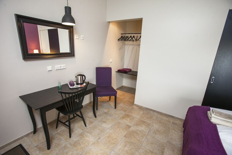 Hotel H�tel Rj�kandi