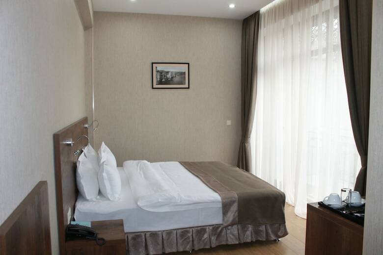 Hotel Metekhi Line