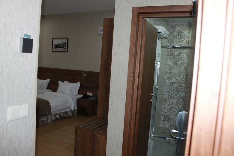 Hotel Metekhi Line