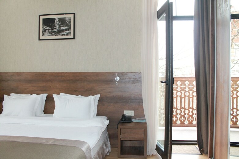 Hotel Metekhi Line