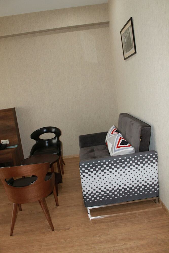 Hotel Metekhi Line