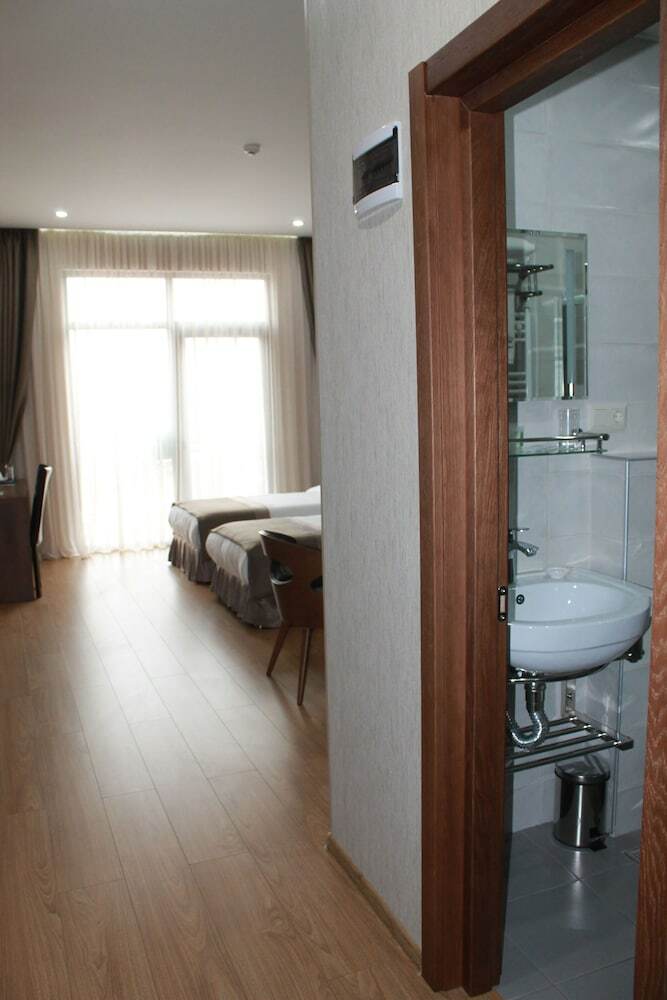 Hotel Metekhi Line