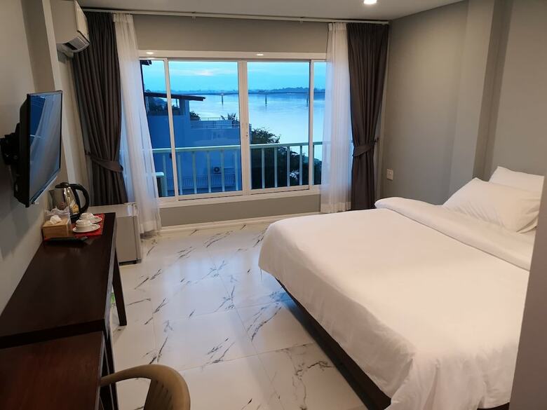 Samoar Riverside Hotel