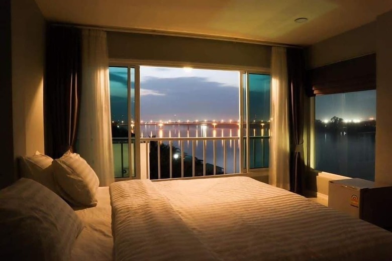 Samoar Riverside Hotel